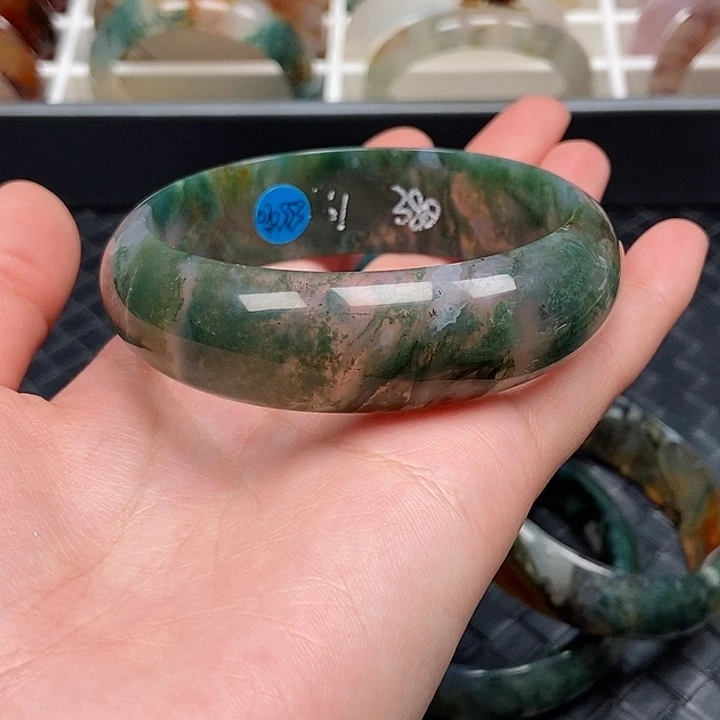 手镯玛瑙/玉髓未镶嵌一****。