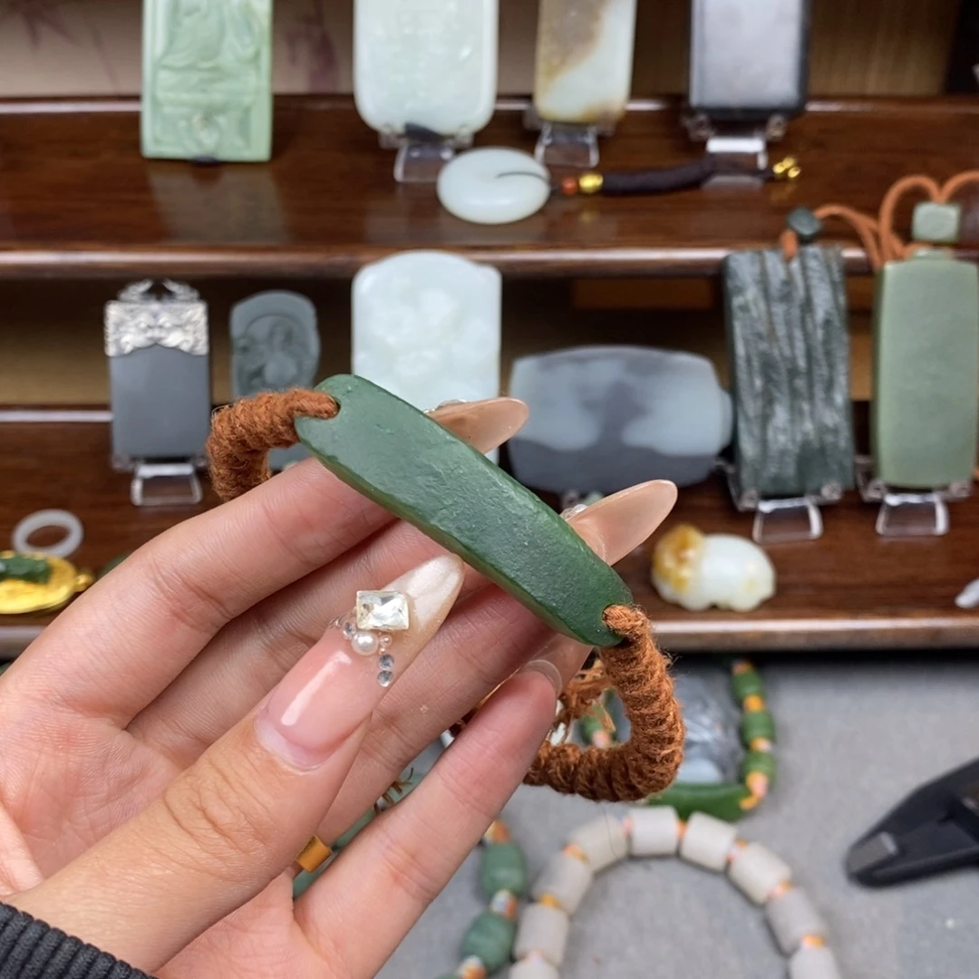 和田玉颈饰未镶嵌金*