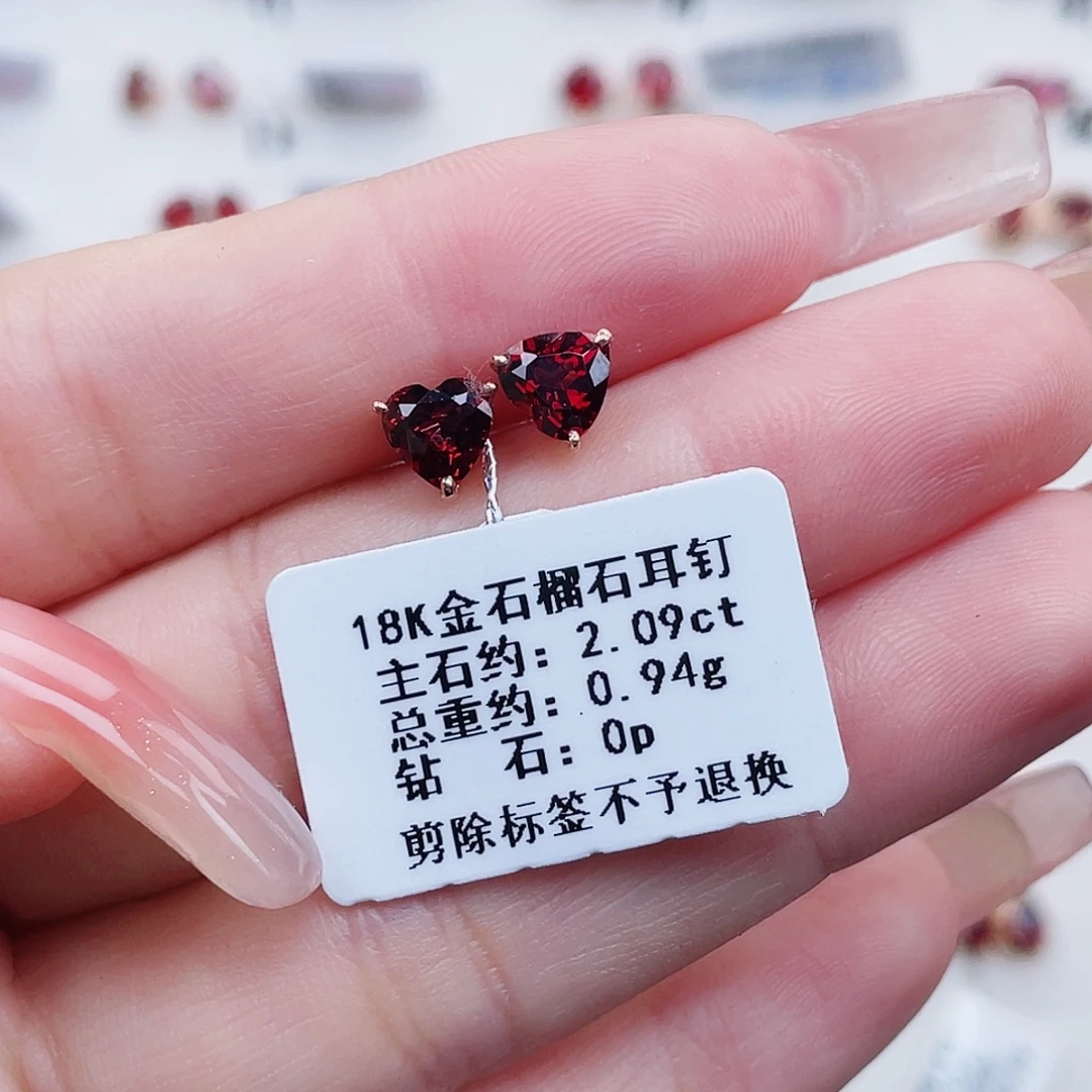 耳饰18K金镶嵌石榴石