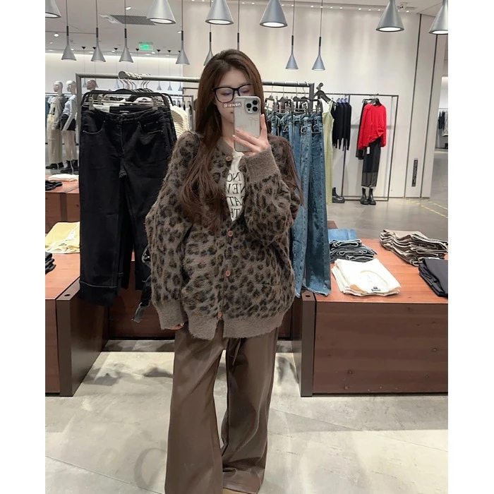 时尚复古套装豹纹开衫针织外套女秋冬季新款直筒皮裤休闲裤两件套