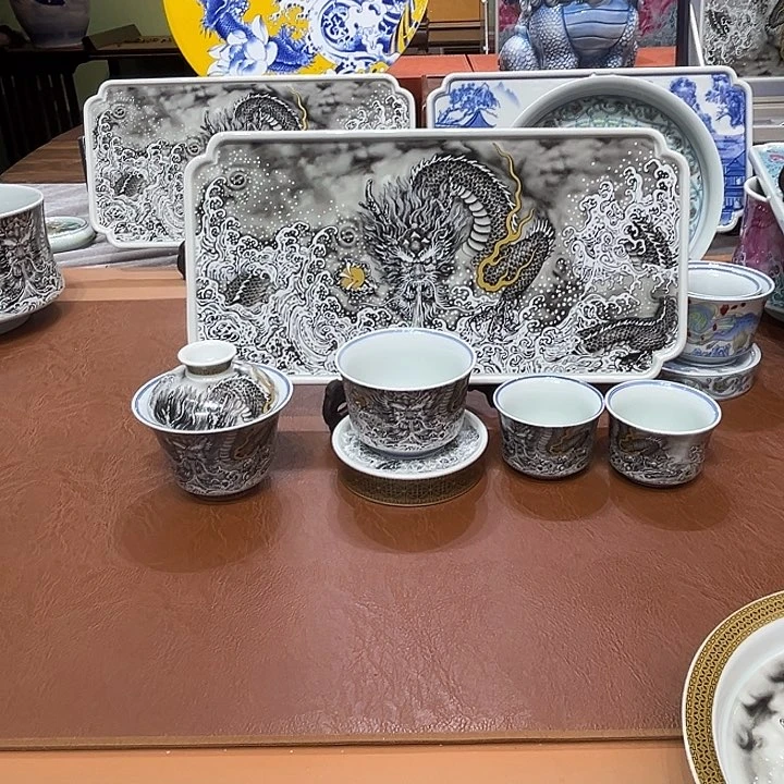 摆件景德镇陶瓷研究所工作的