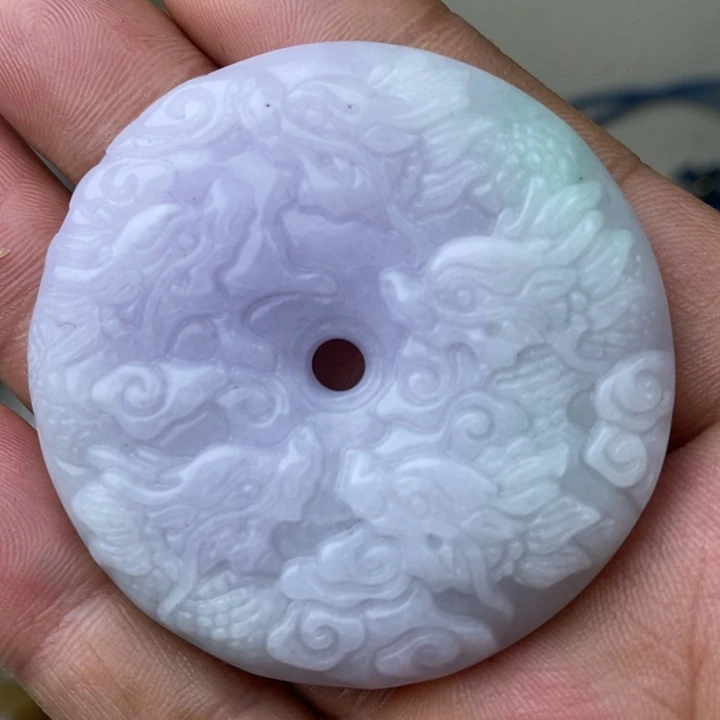 翡翠未镶嵌颈饰九龙戏珠