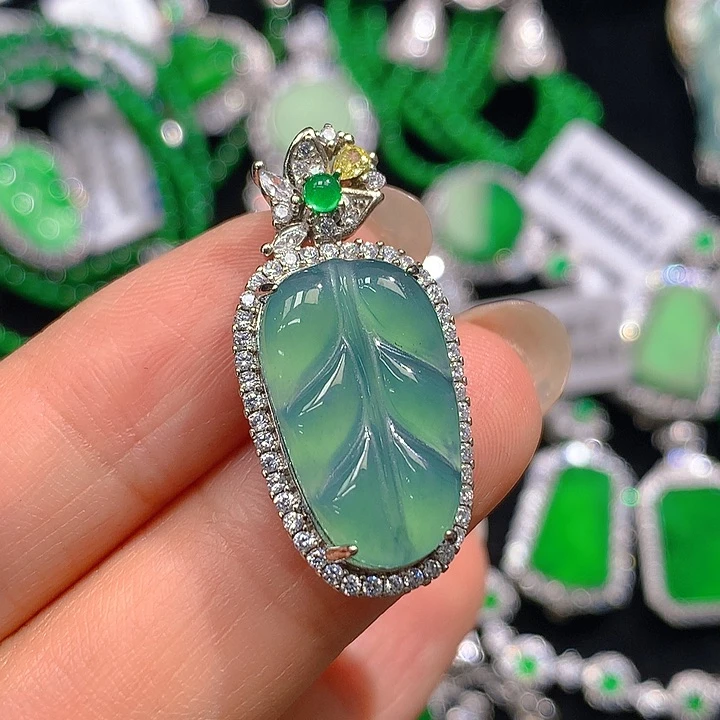 翡翠颈饰未镶嵌翡翠