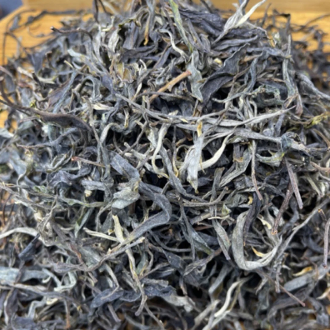 茗世推荐～云南腾冲2025年，单株头春头采古树生普