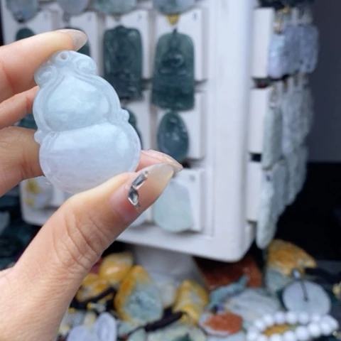 翡翠颈饰未镶嵌翡翠