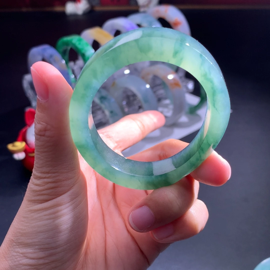 定制翡翠未镶嵌翡翠手镯