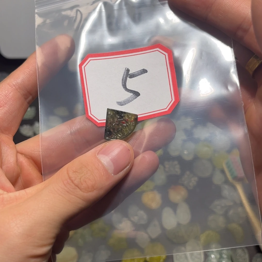 维***)蛇纹石玉合金颈饰