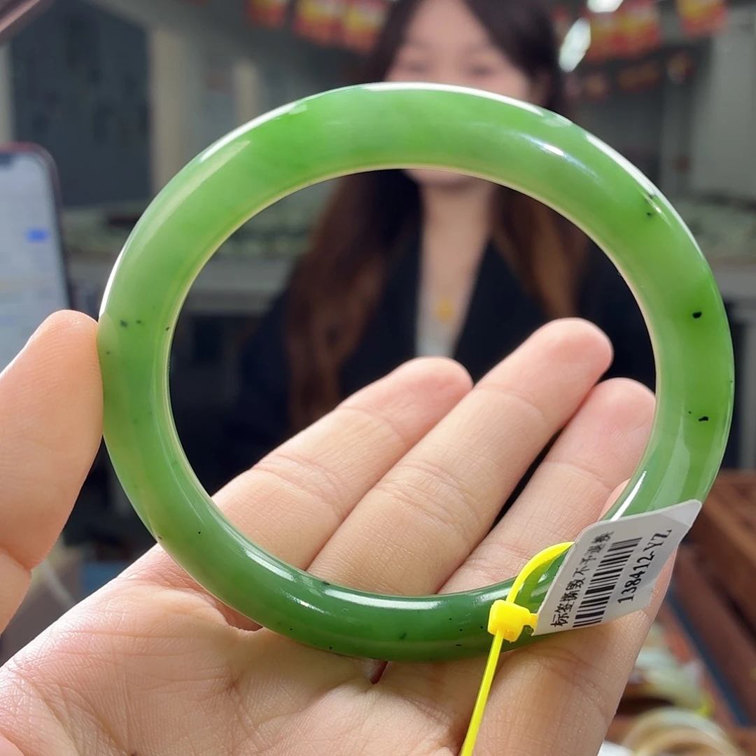 未镶嵌手镯和田玉5556