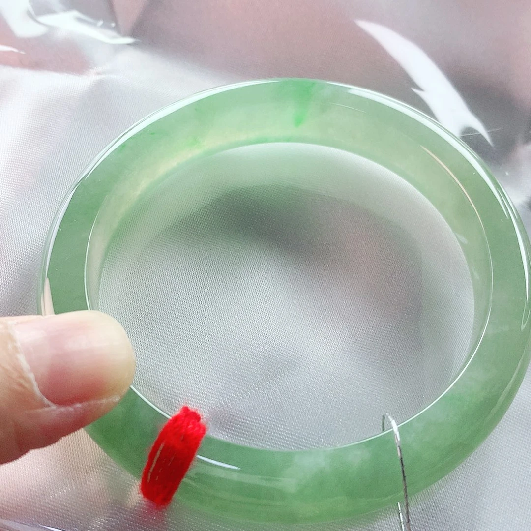 翡翠手镯未镶嵌54圈