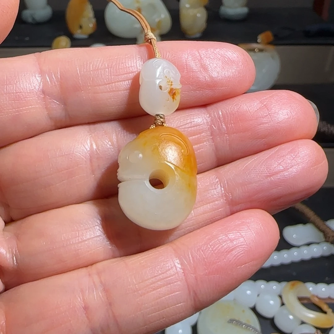 海***哥和田玉未镶嵌颈饰