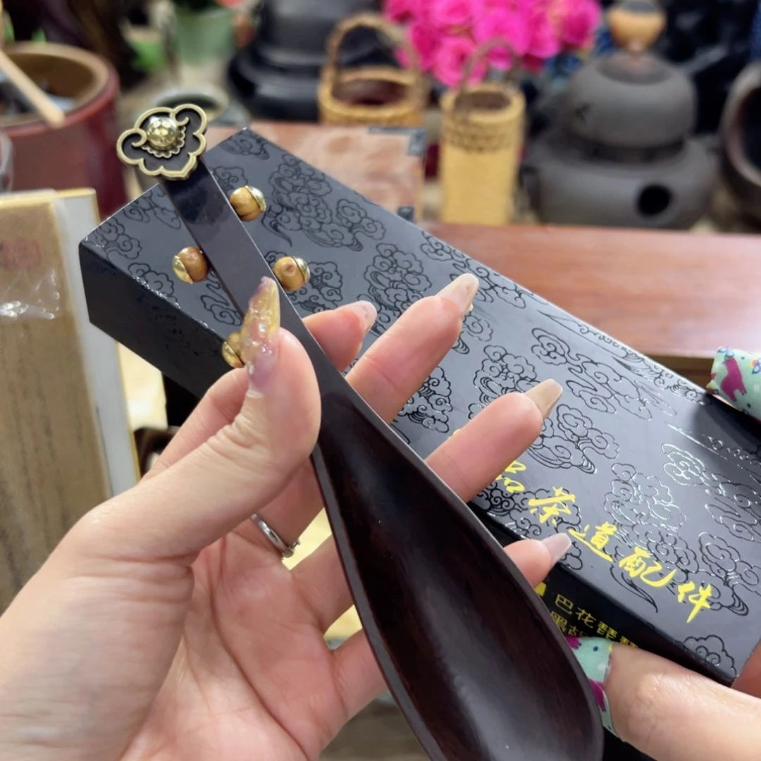 瓷片陶瓷的表面涂点颜料