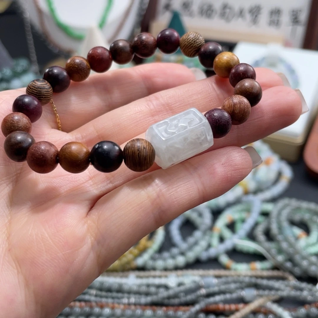 翡翠未镶嵌颈饰乌鸡六字箴言