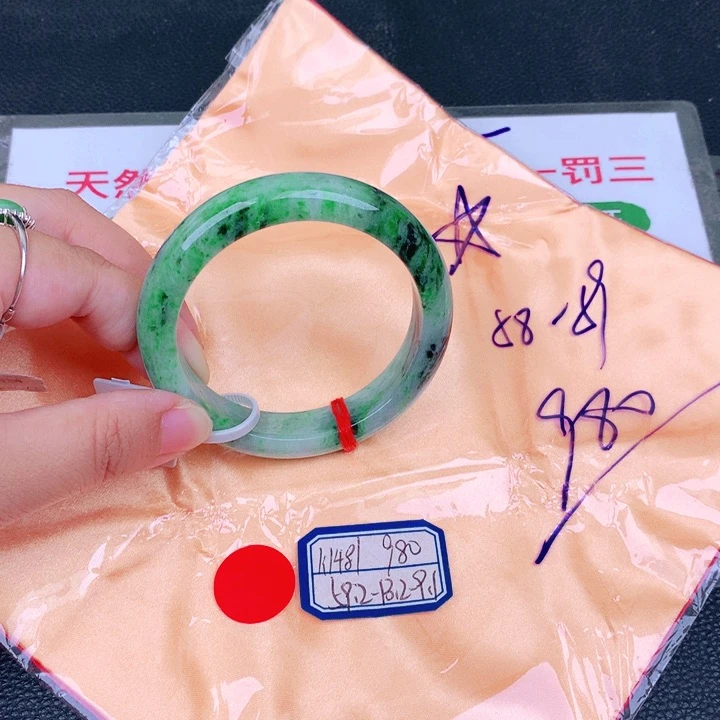 翡翠手镯未镶嵌缅甸翡翠