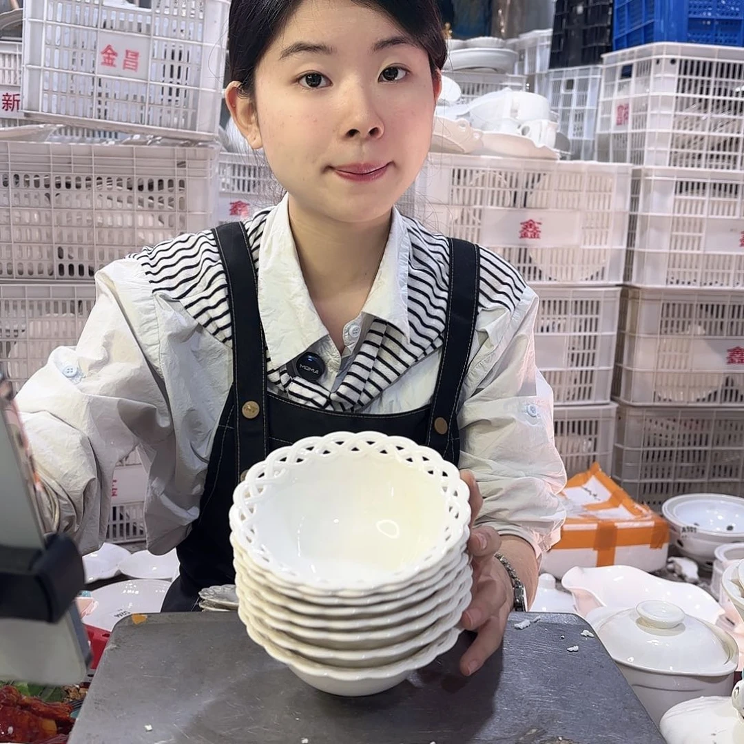 盘微瑕产品………八个镂空小碗