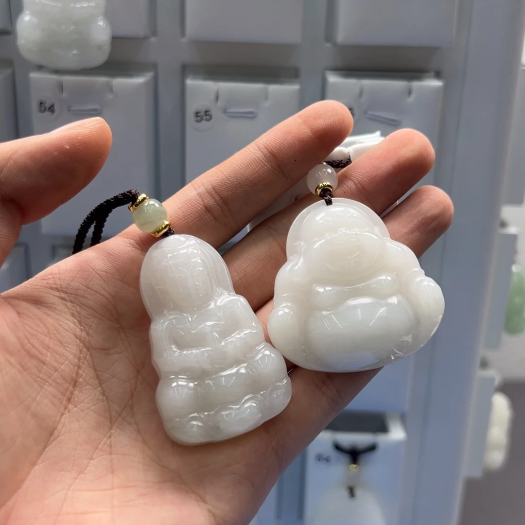 ****飞石英质玉（非洲翠）合金颈饰