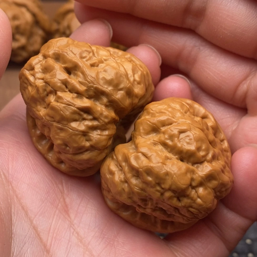 【闪购商品】文玩核桃把件终*似边40左右
