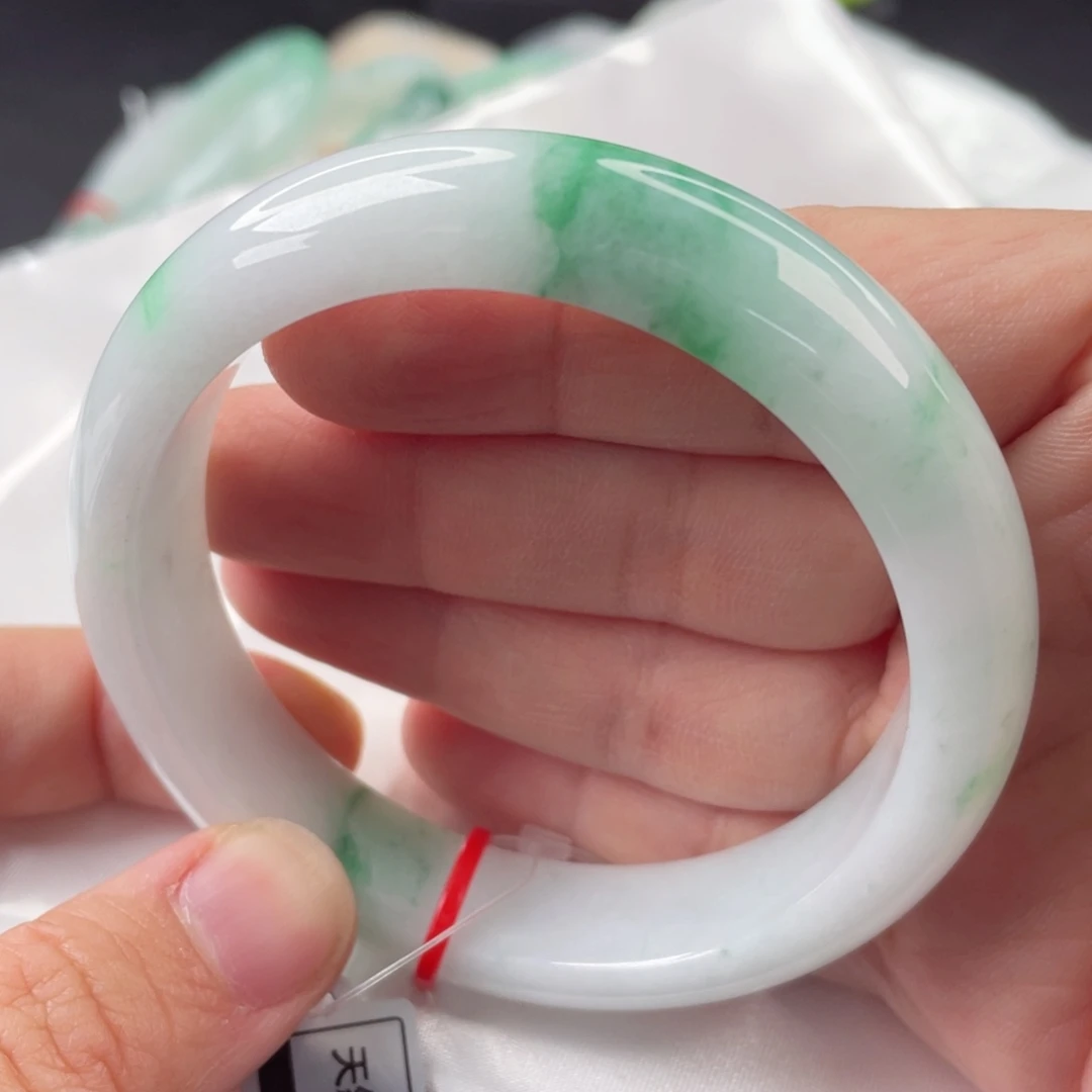 翡翠手镯未镶嵌58圈口