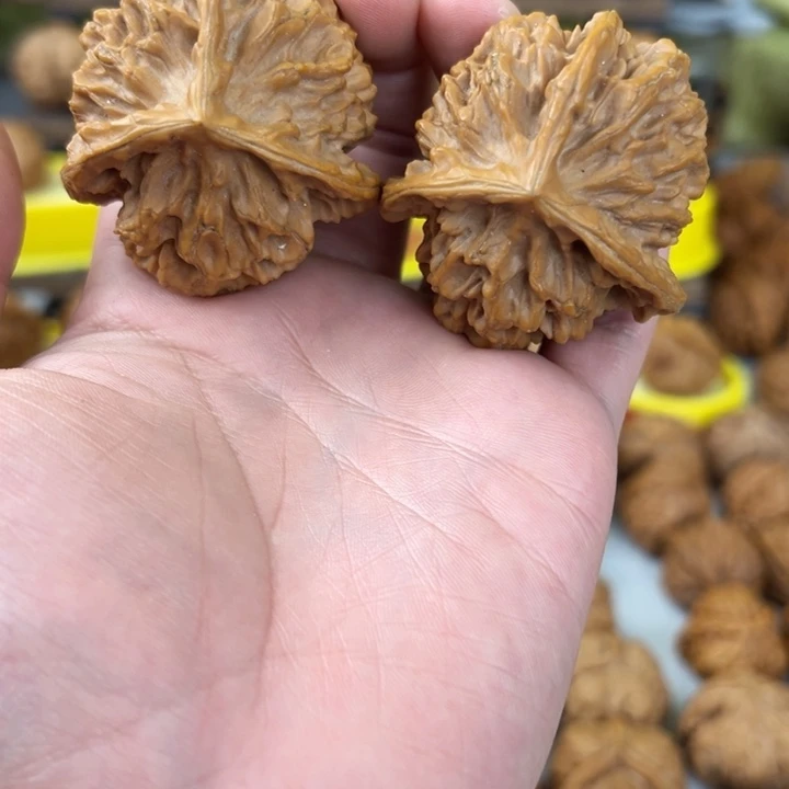 文玩核桃吊坠48尺帝王三棱