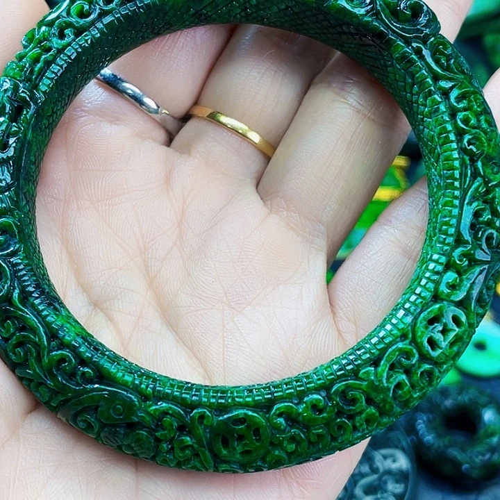 颈饰未镶嵌翡翠多样性