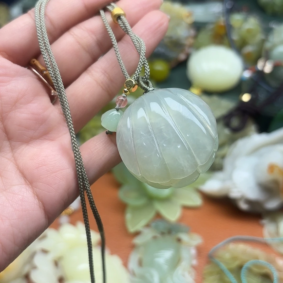 蛇纹石玉未镶嵌吊坠