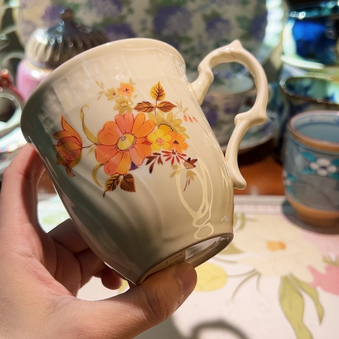 咖啡杯和茶杯是我们学校一