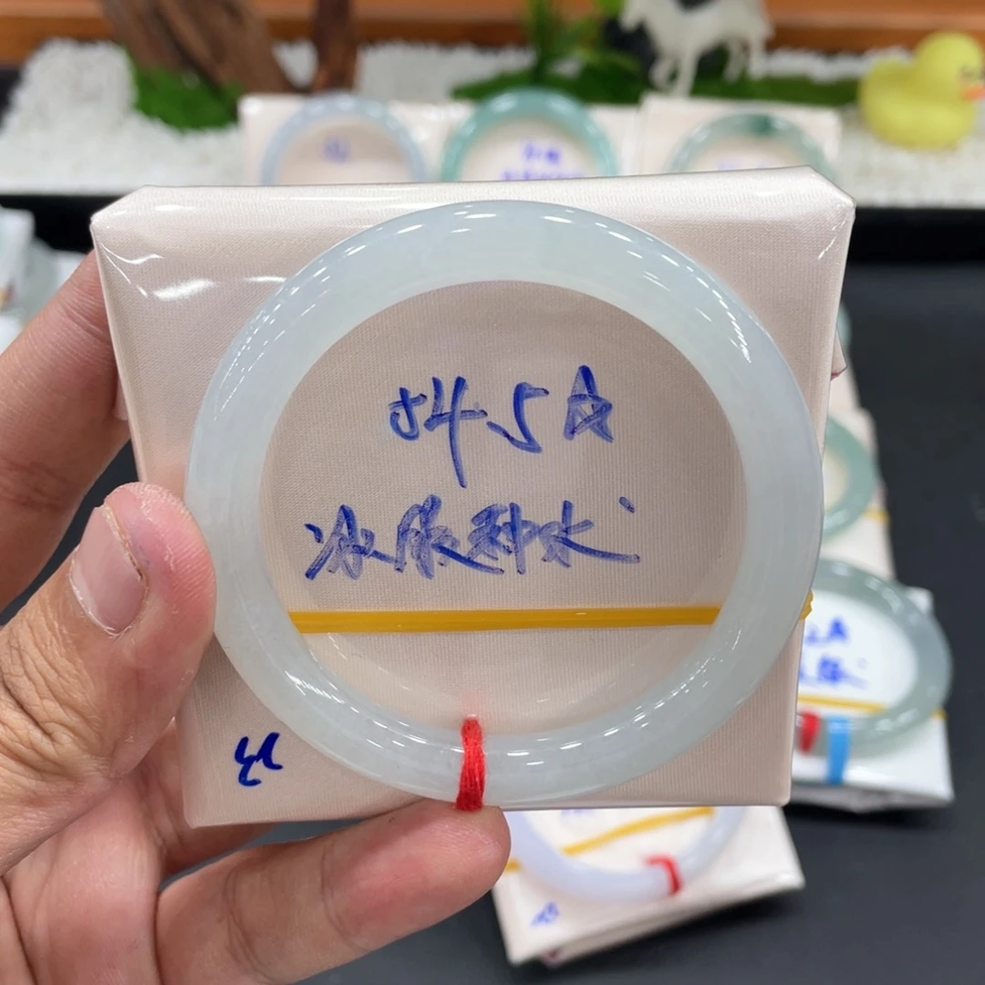 翡翠未镶嵌手镯缅甸翡翠