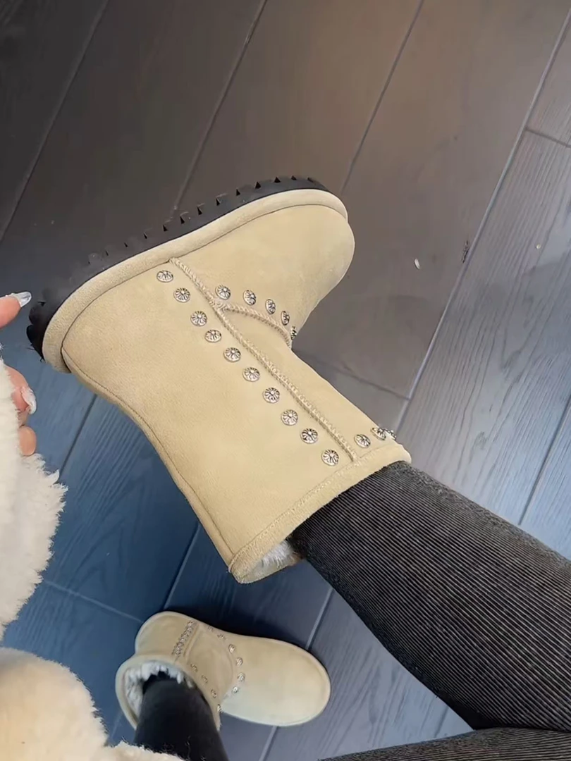 森系铆钉防滑时尚雪地靴高筒冬季中筒保暖时装靴女款牛仔休闲百搭