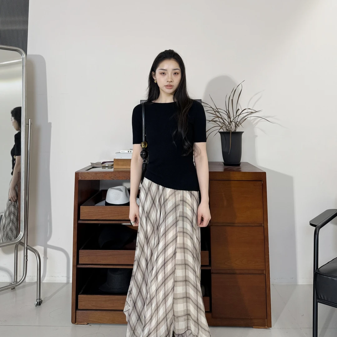 euri扬子精纺100绵羊毛｜简约高级感人字纹圆领短袖T恤-MY5752