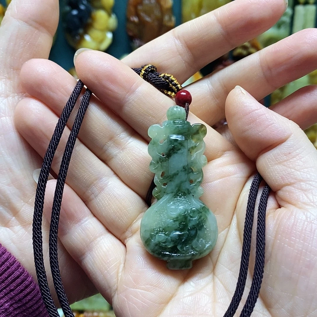 岫玉未镶嵌吊坠(赠链)