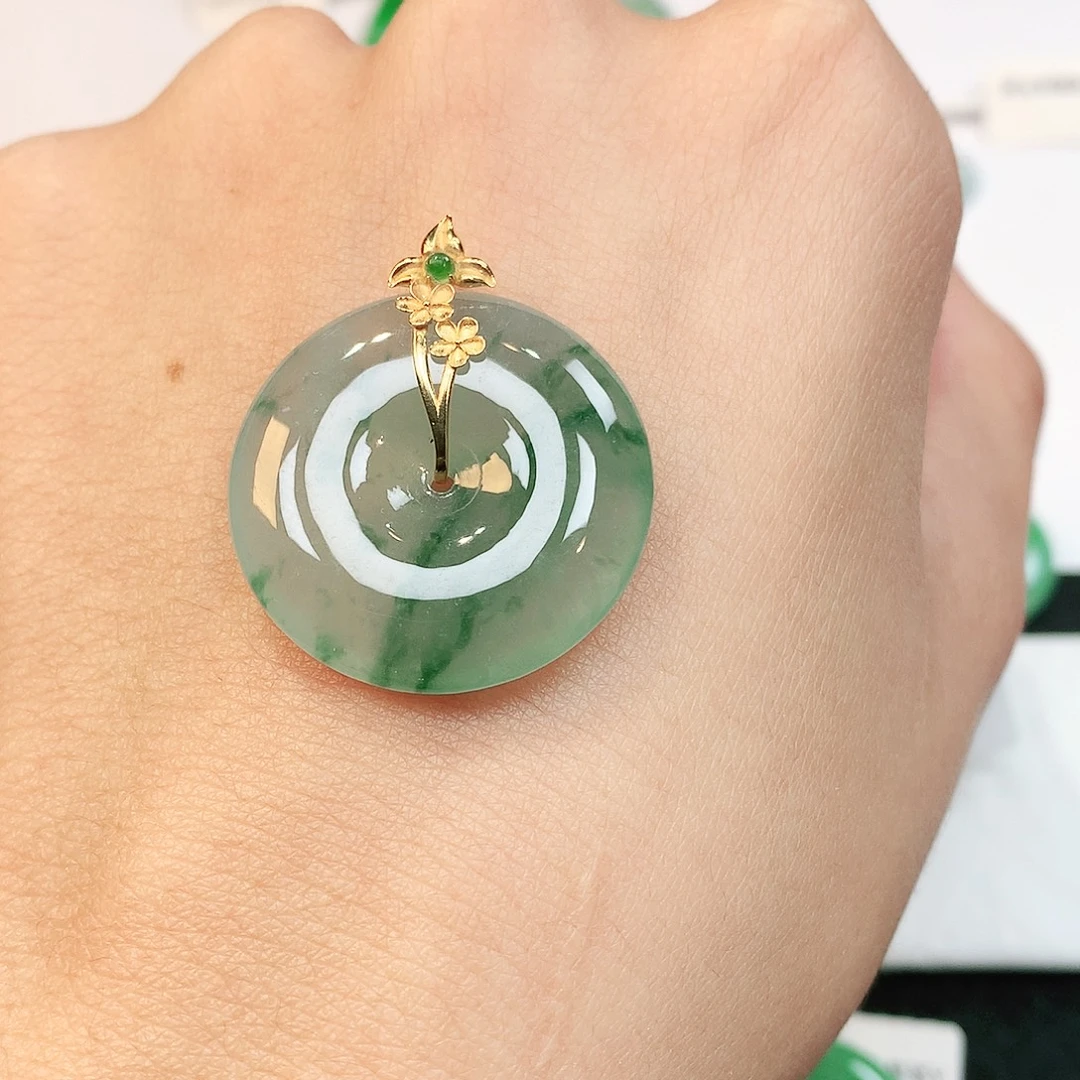 翡翠18K金镶嵌颈饰