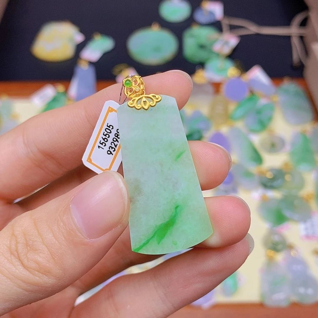 翡翠颈饰18K金镶嵌翡翠