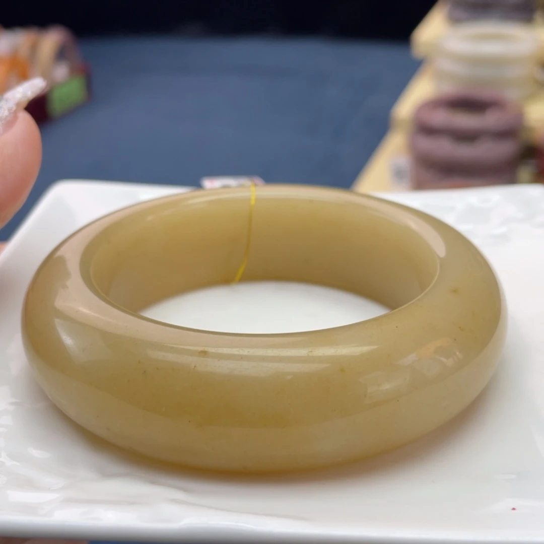 【闪购商品】石英质玉未镶嵌手镯小*气