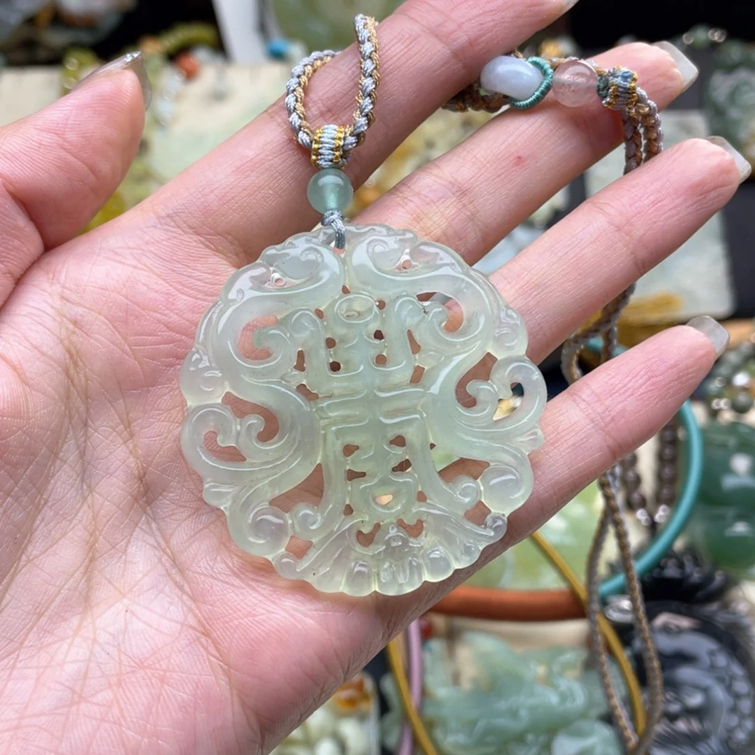 蛇纹石玉颈饰未镶嵌