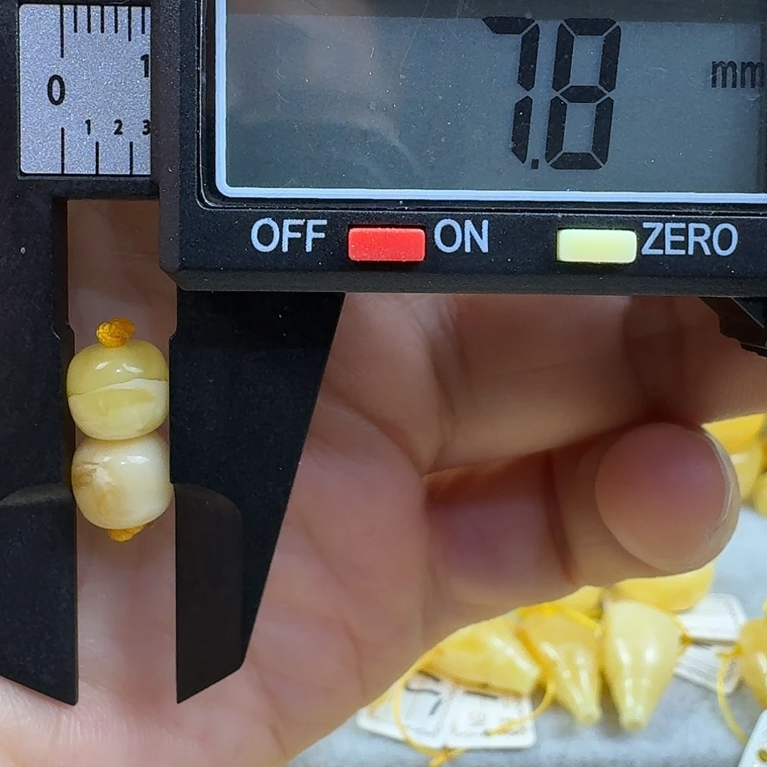 蜜蜡未镶嵌裸石11杂