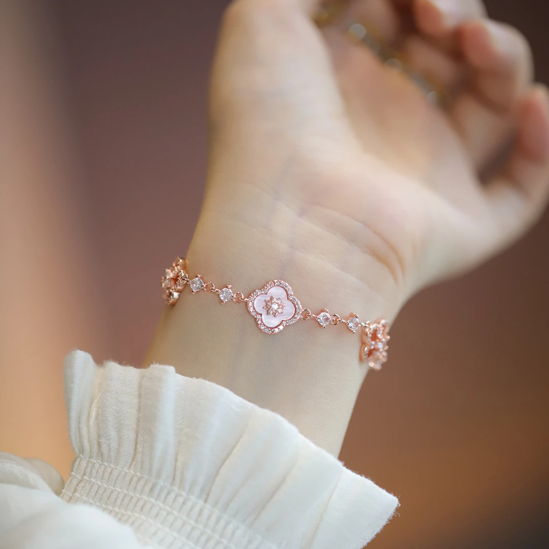 合金合成锆石手链 中古粉色四叶草手链微镶镂空高级感轻奢手饰