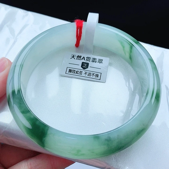 清***香翡翠手镯未镶嵌60轮胎