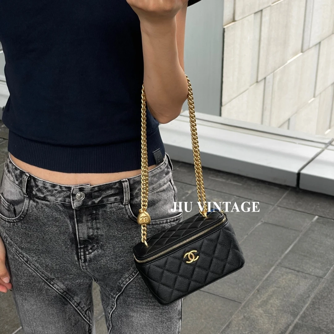 99新 Chanel/香奈儿 24P 黑金荔枝牛爱心长盒子JM14TH75-0013