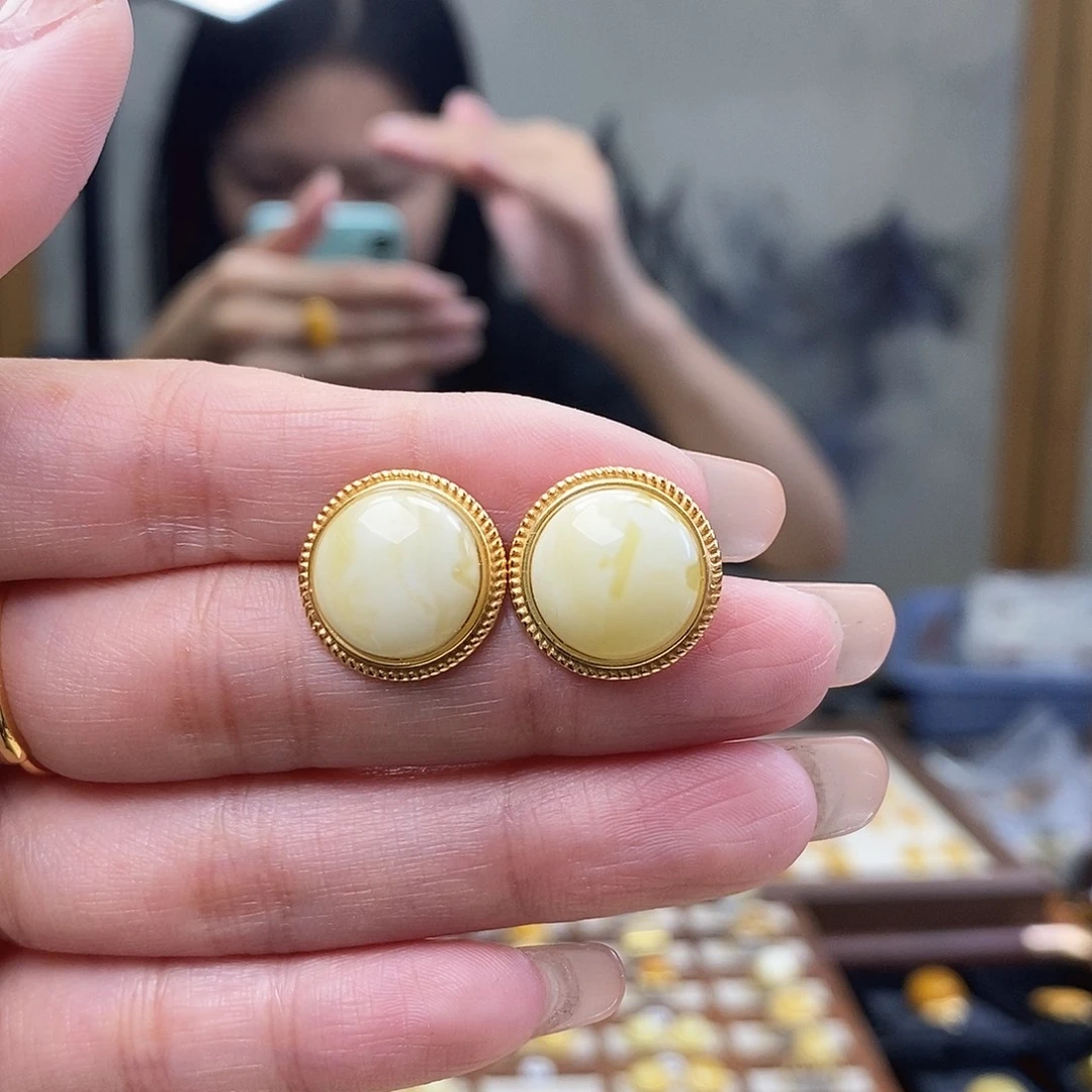 裸石琥珀未镶嵌成品