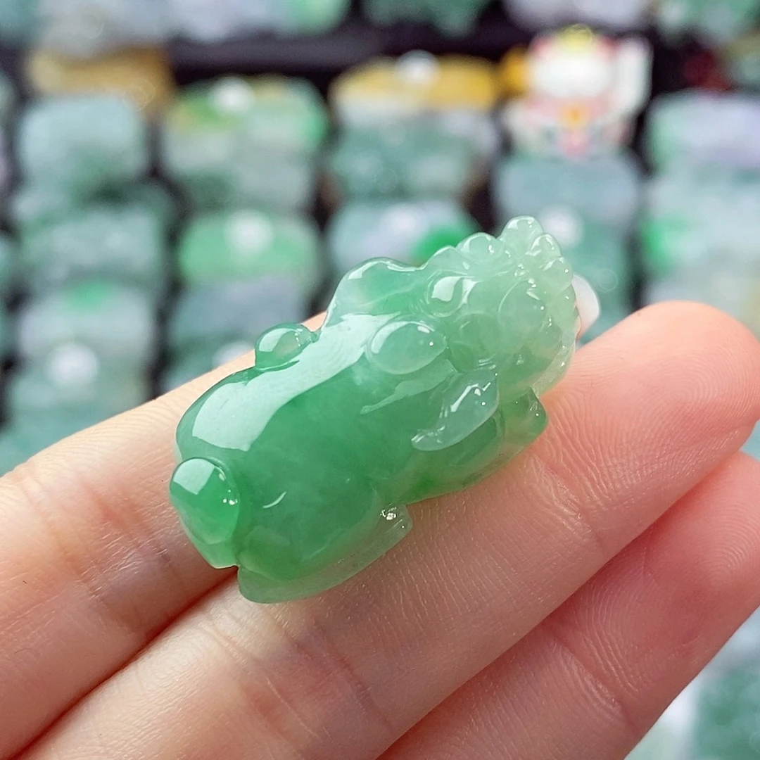 颈饰未镶嵌翡翠天然