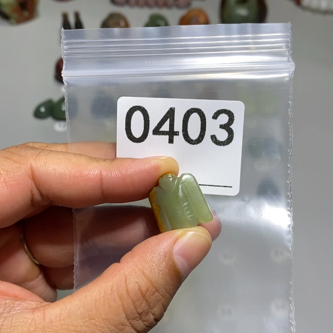 颈饰未镶嵌透闪石质玉