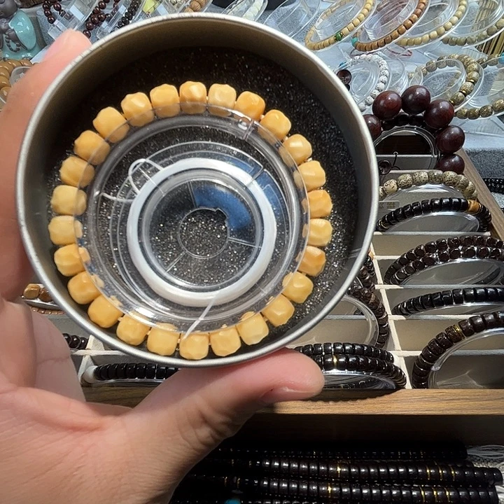 M***u吊坠椰蒂木木木头