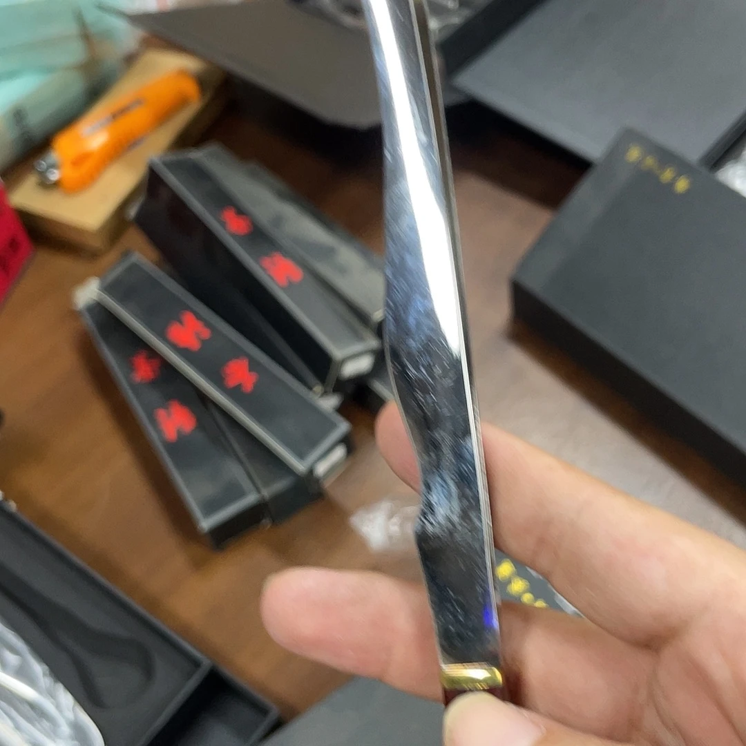 搪瓷杯子里还有很多东西