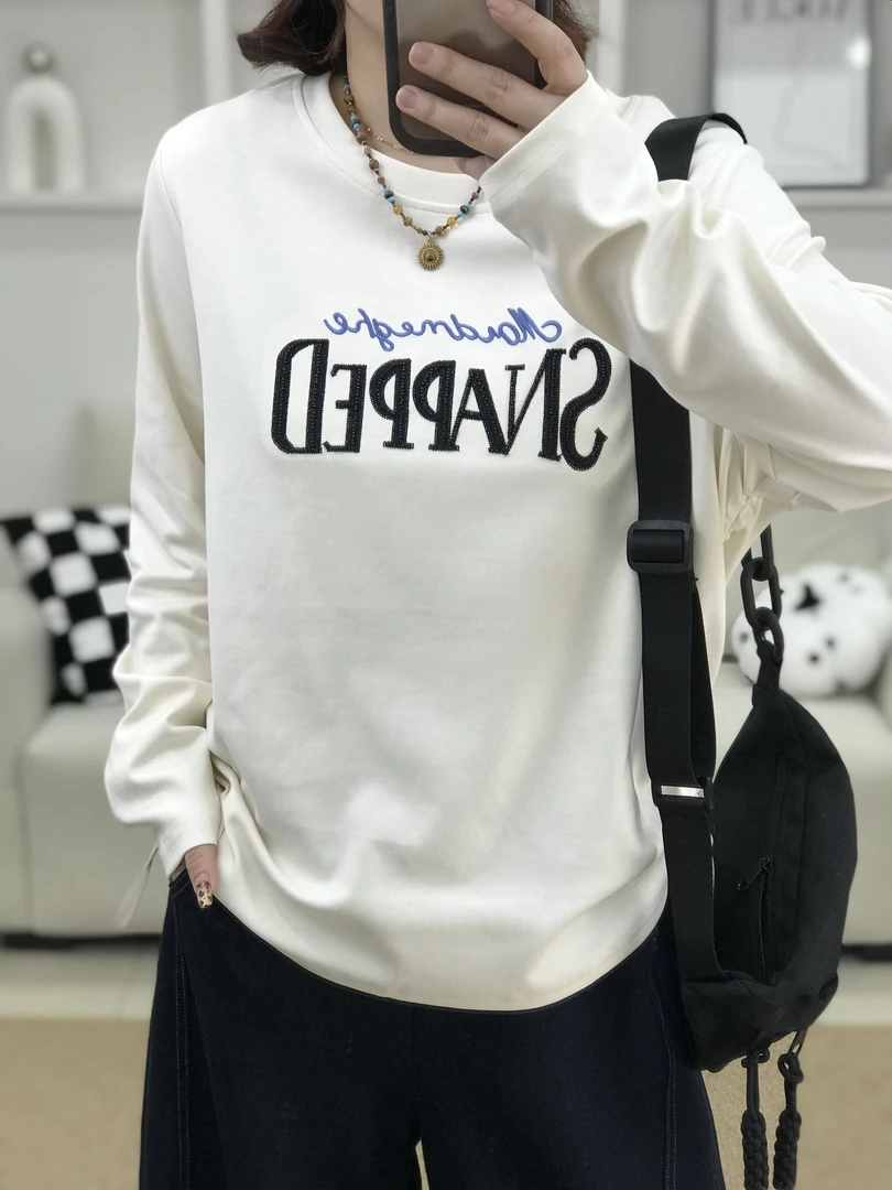 {莹莹推荐}3121秋季大码女装休闲百搭刺绣字母小衫打底T恤