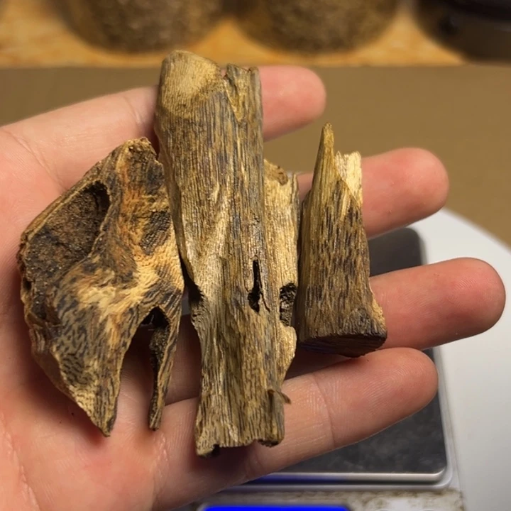 沉香碎屑沉香棋楠沉香虫漏22克