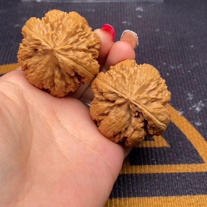 梓***一把件文玩核桃霸王龙