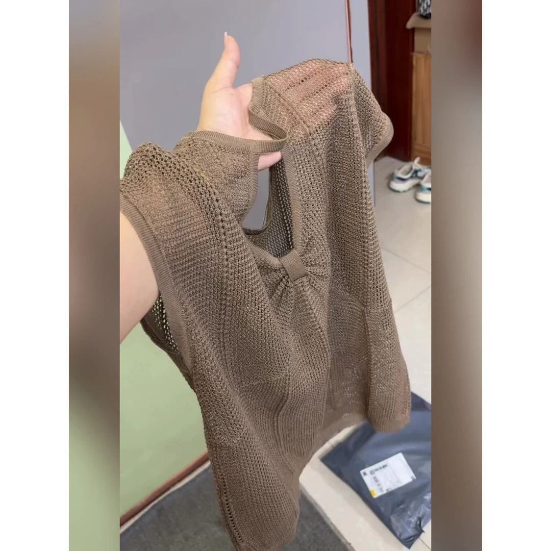 2025年夏季高级设计感轻奢百搭超好看时髦圆领卡其色镂空上衣