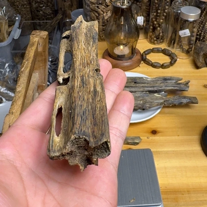 沉香手把件块料白棋品种41克