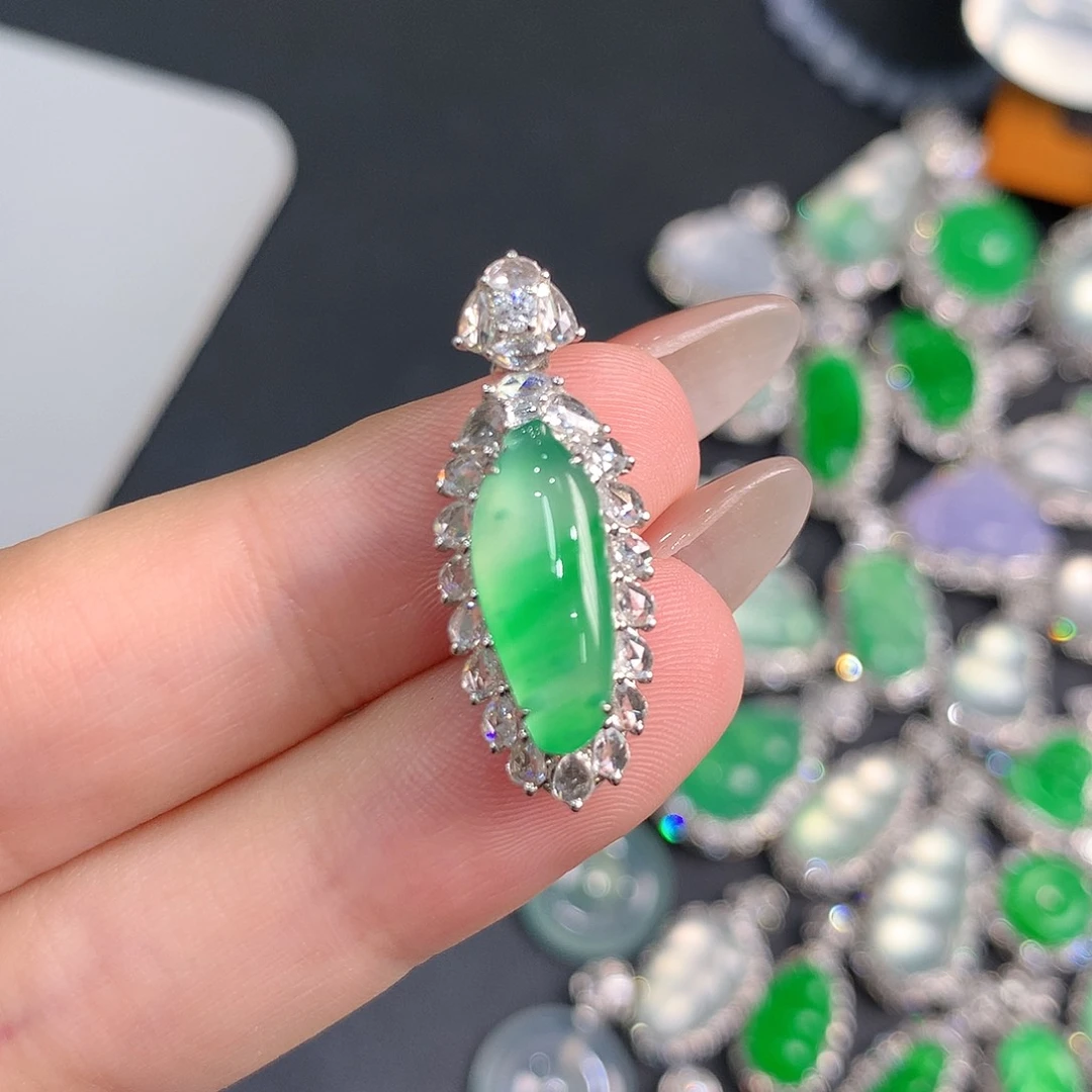 翡翠18K金镶嵌颈饰木纳金丝翠佛公