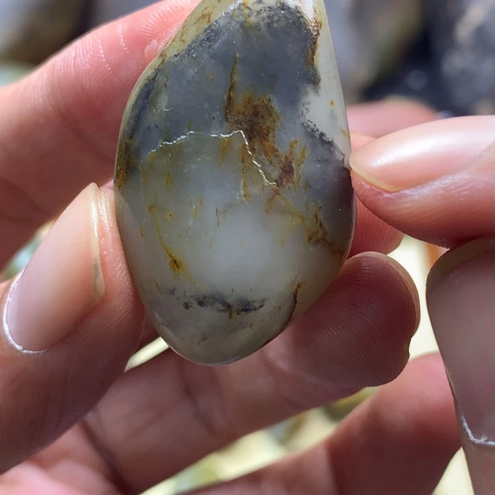 魅***陈和田玉未镶嵌颈饰