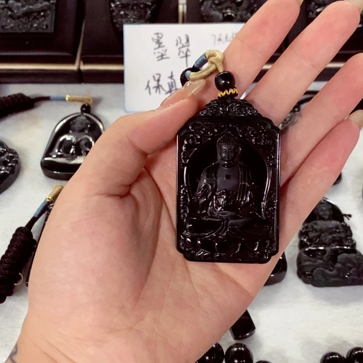 人***。翡翠未镶嵌颈饰翡翠